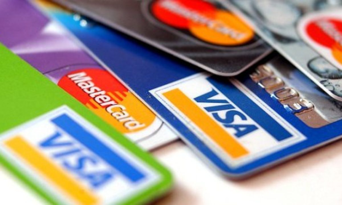 Largo toma una foto Girar Tarjeta de crédito o tarjeta de débito? Diferencias - Blog de Opcionis